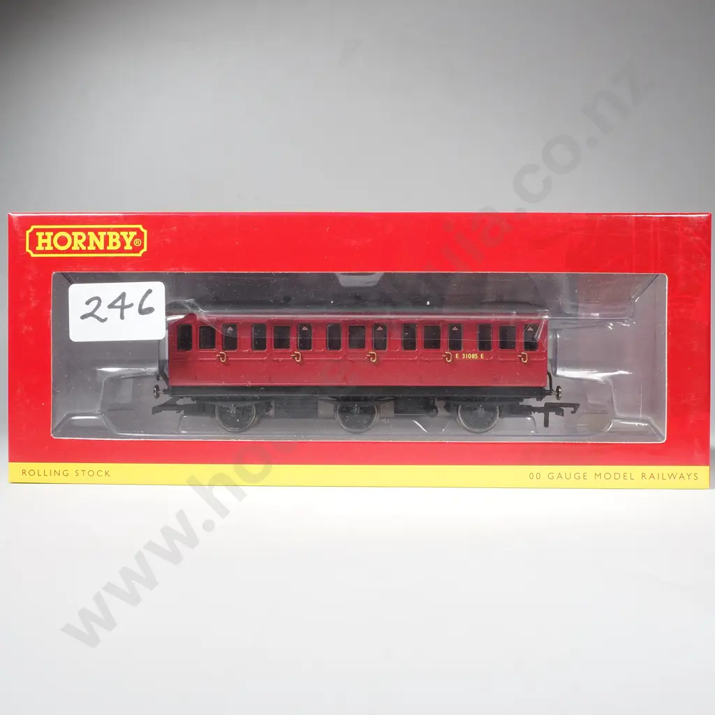 Hornby - BR 6 Wheel 3rd Class Coach - Mint in Box R40078A Image 1++