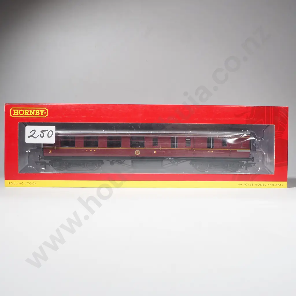 Hornby - LMS Standard Period 3 Corridor Brake 3rd Class Coach - Mint in Box R4805 Image 1++