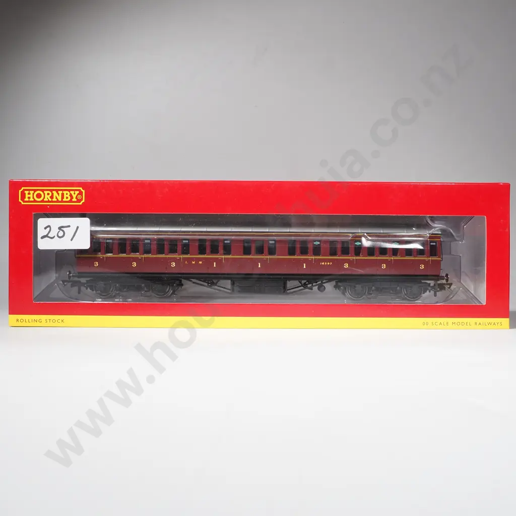 Hornby - LMS Non-Corridor Composite Coach - Mint in Box R4656 Image 1++