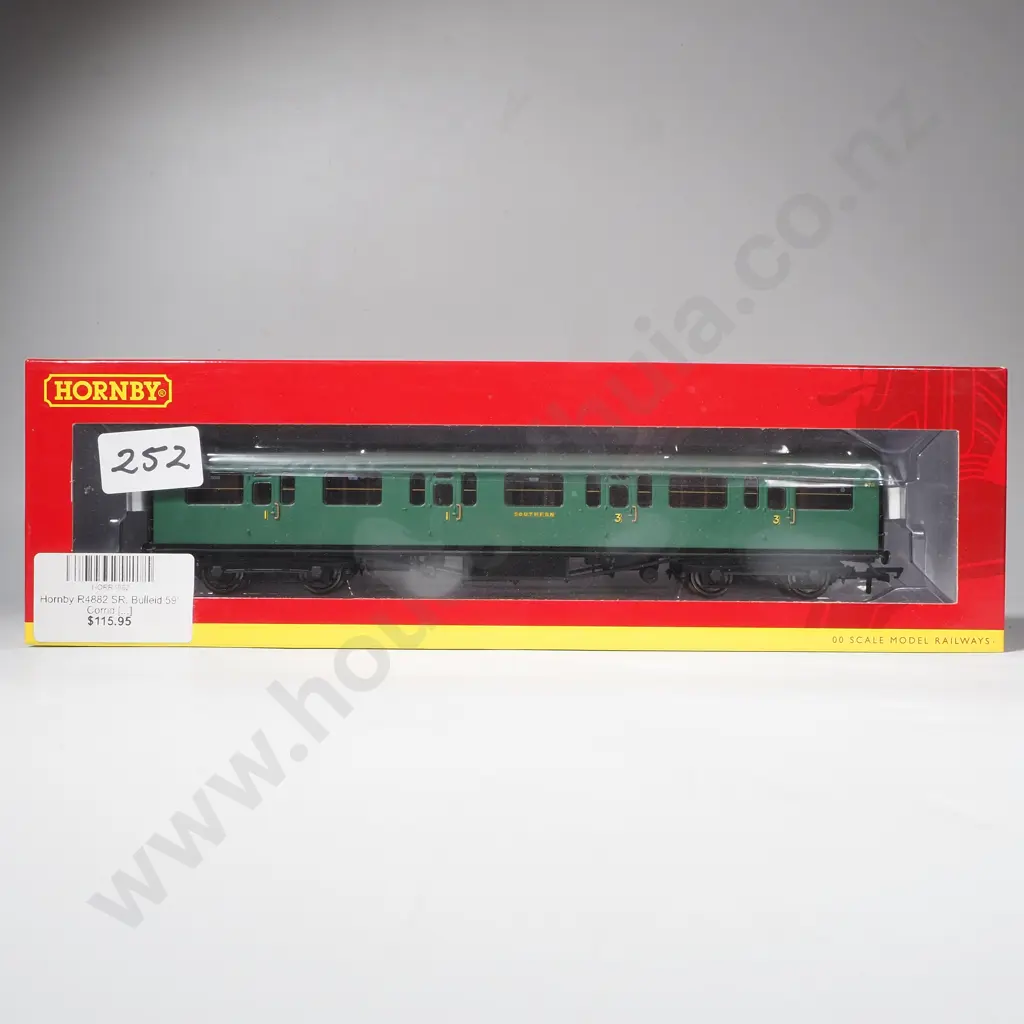 Hornby - SR Bulleid Suburban Composite Coach - Mint in Box R4882 Image 1++