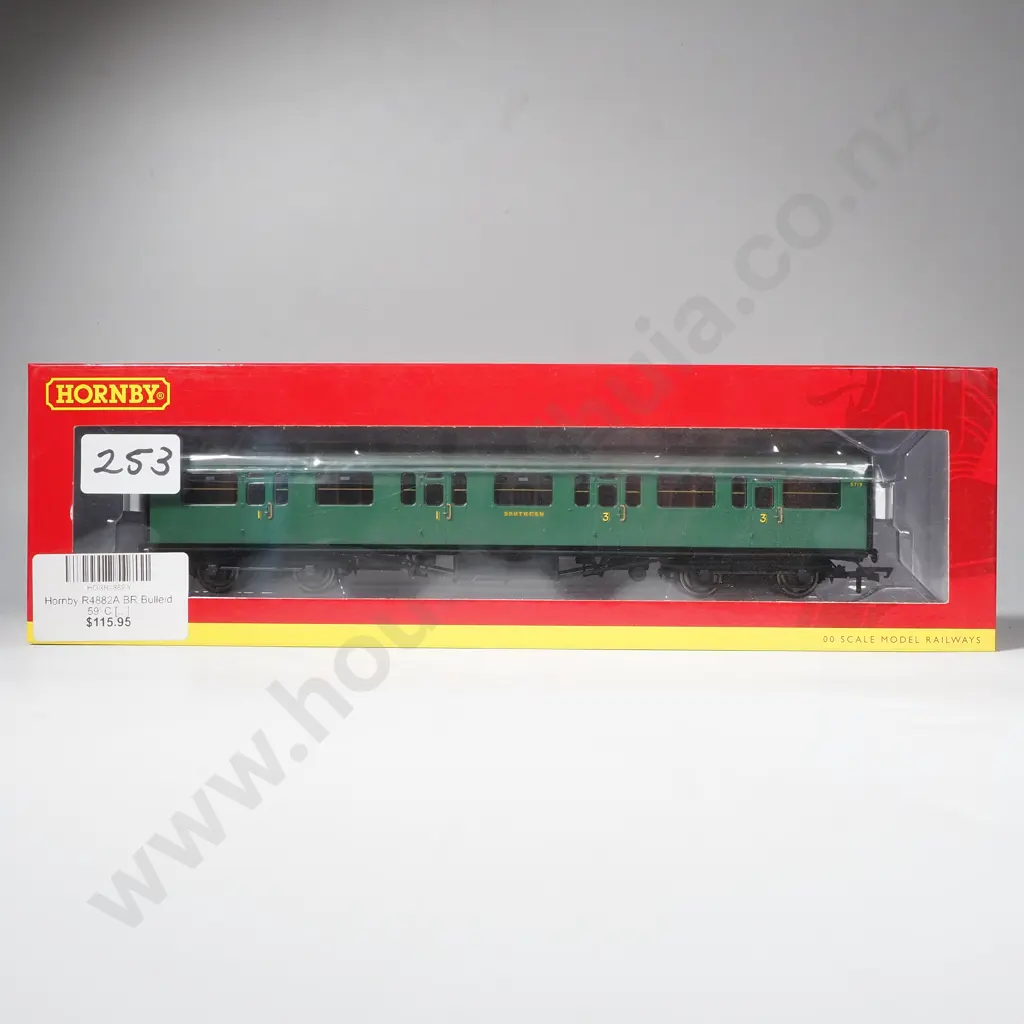 Hornby - SR Bulleid Suburban Composite Coach - Mint in Box R4882A Image 1++
