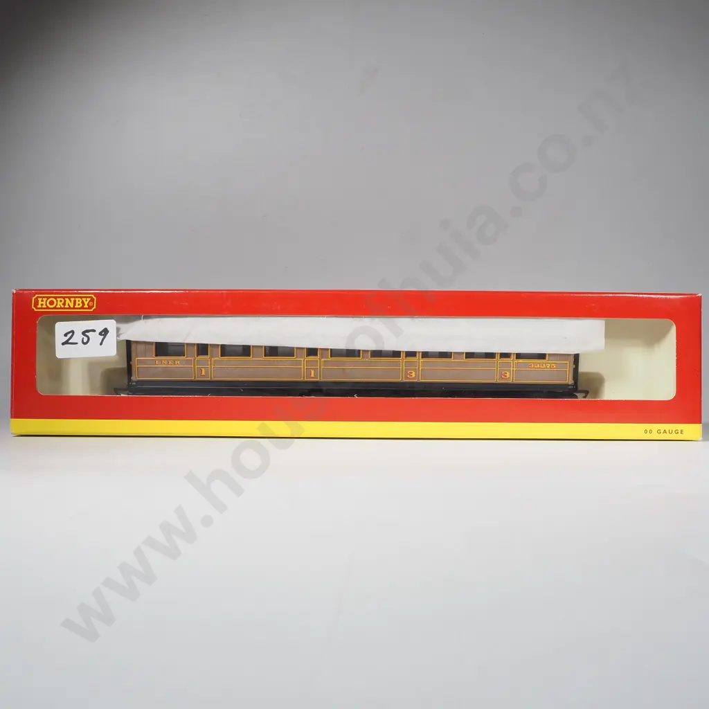 Hornby - Liner Composite Coach - R4062C Image 1++