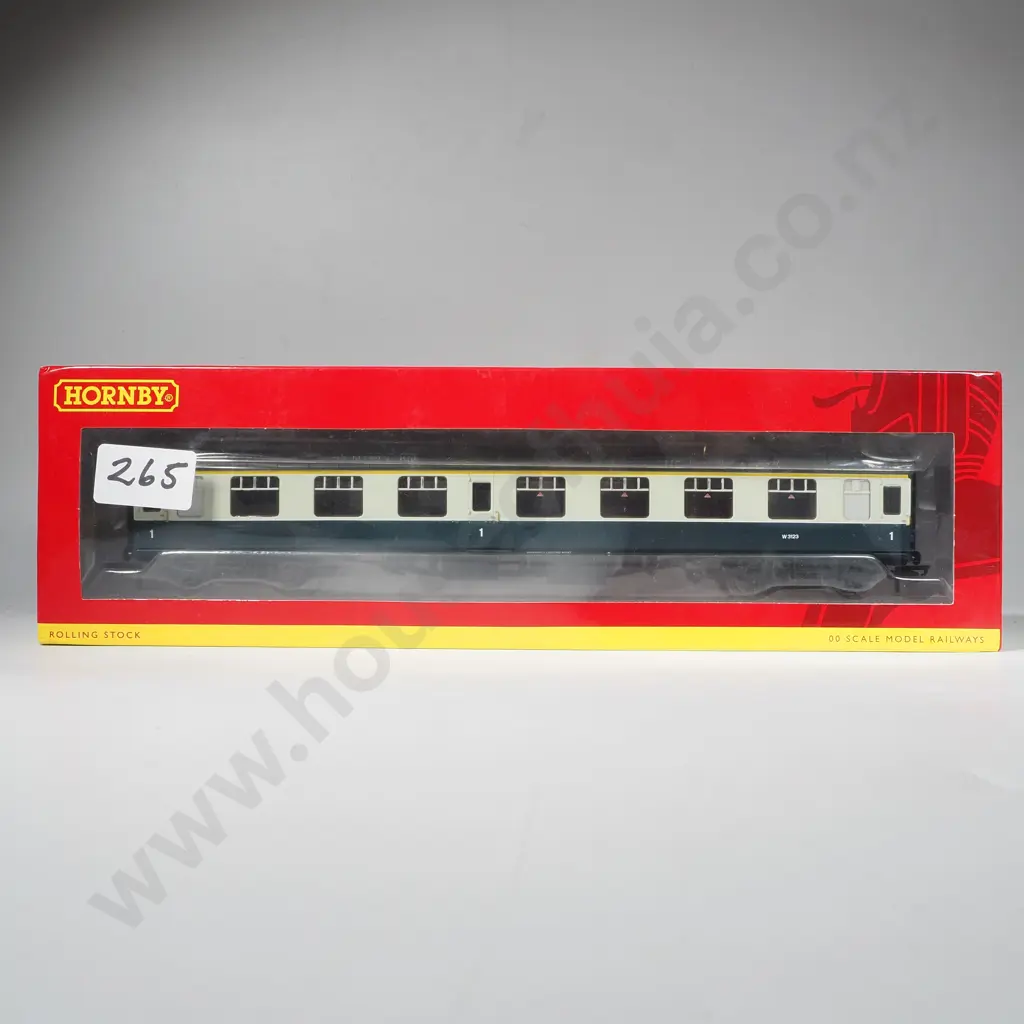 Hornby - BR MkI 1st Open Class Coach - Mint in Box R4778 Image 1++