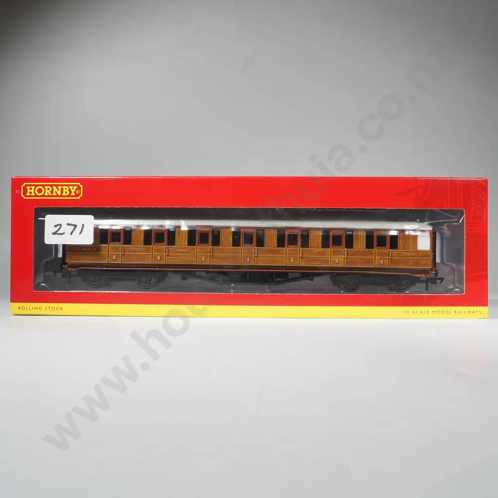 Hornby - LNER Corridor First Class Coach - Mint in Box R4827 Image 1++