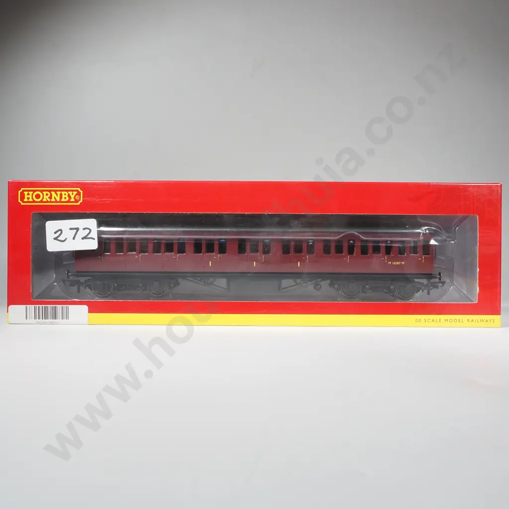 Hornby - BR Non-Corridor Composite Coach - Mint in Box R4689A Image 1++