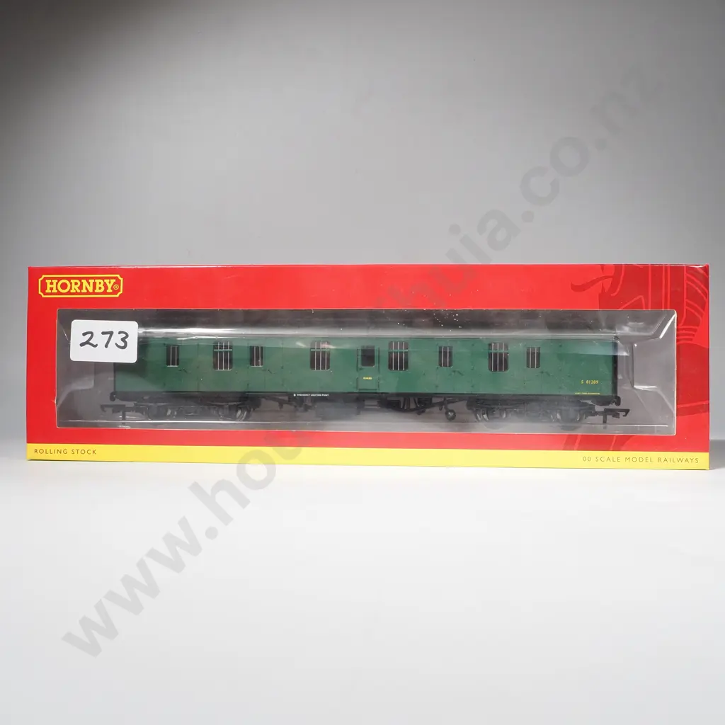 Hornby - BR MkI Parcels Brake Coach - Mint in Box R4982 Image 1++