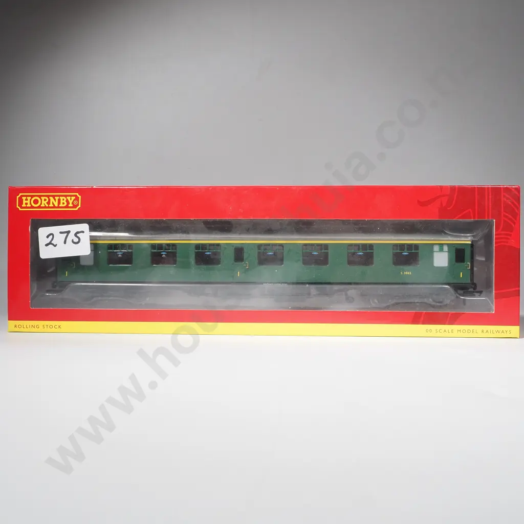 Hornby - BR MkI 1st Open Class Coach - Mint in Box R4981 Image 1++