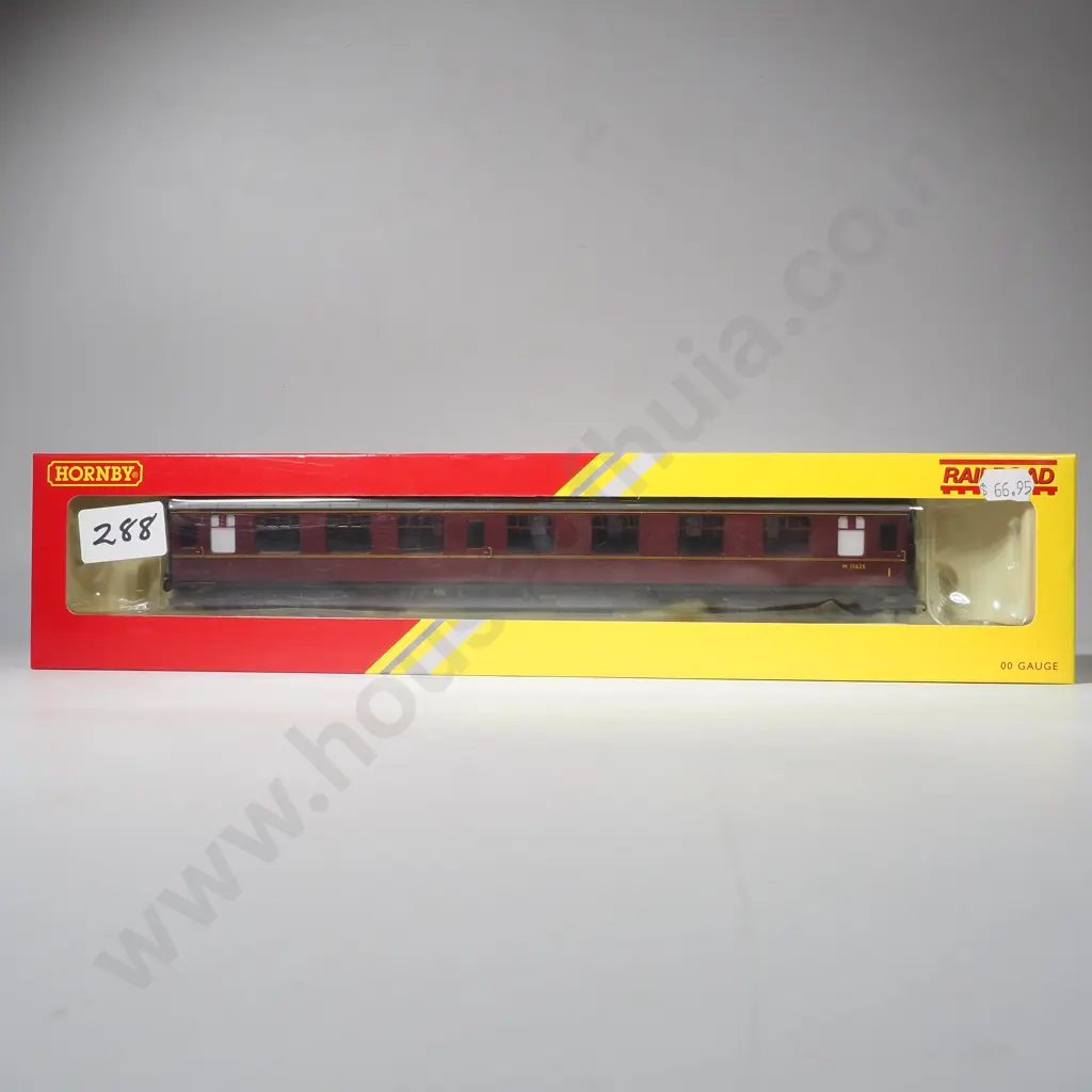 Hornby 'Railroad' - BR MKl Brake Composite Coach - Mint in Box R4350 Image 1++