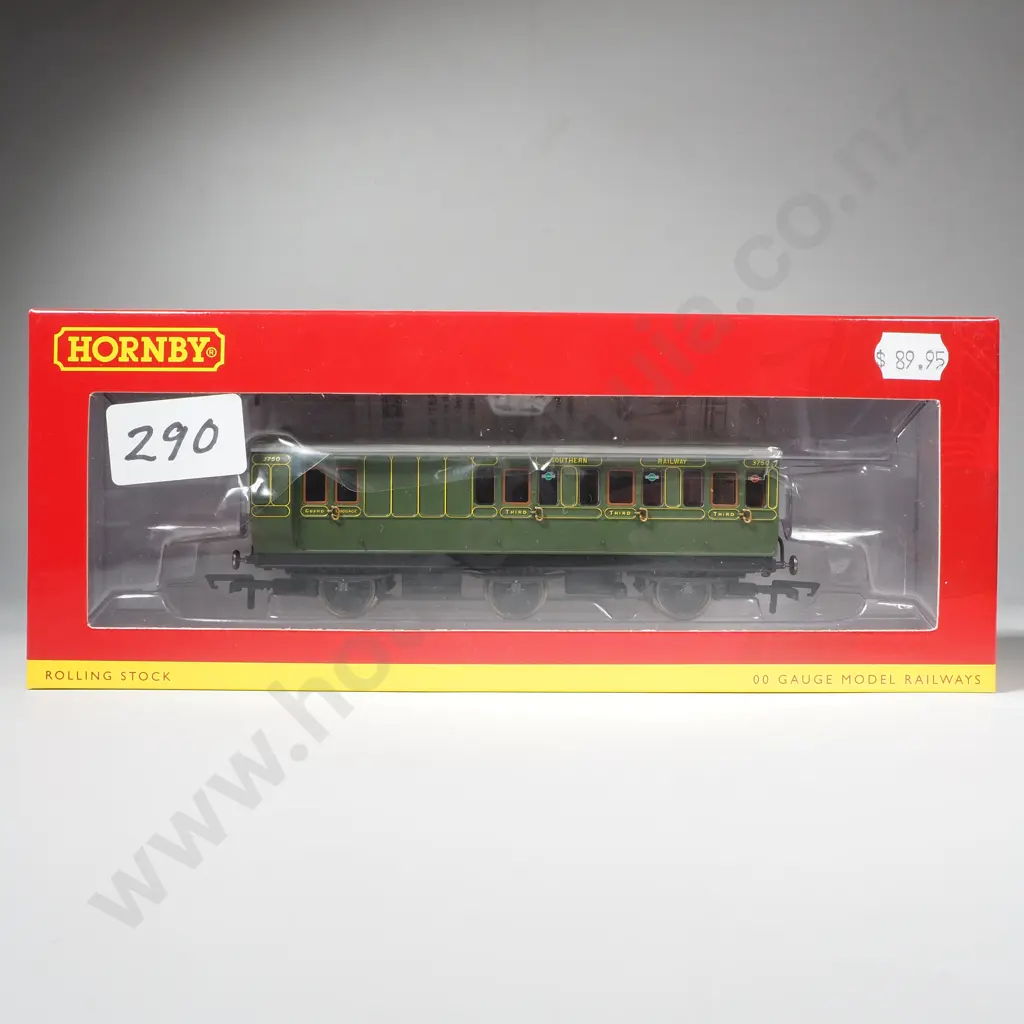 Hornby - SR 6 Wheel Brake 3rd Class Coach - Mint in Box R40087 Image 1++