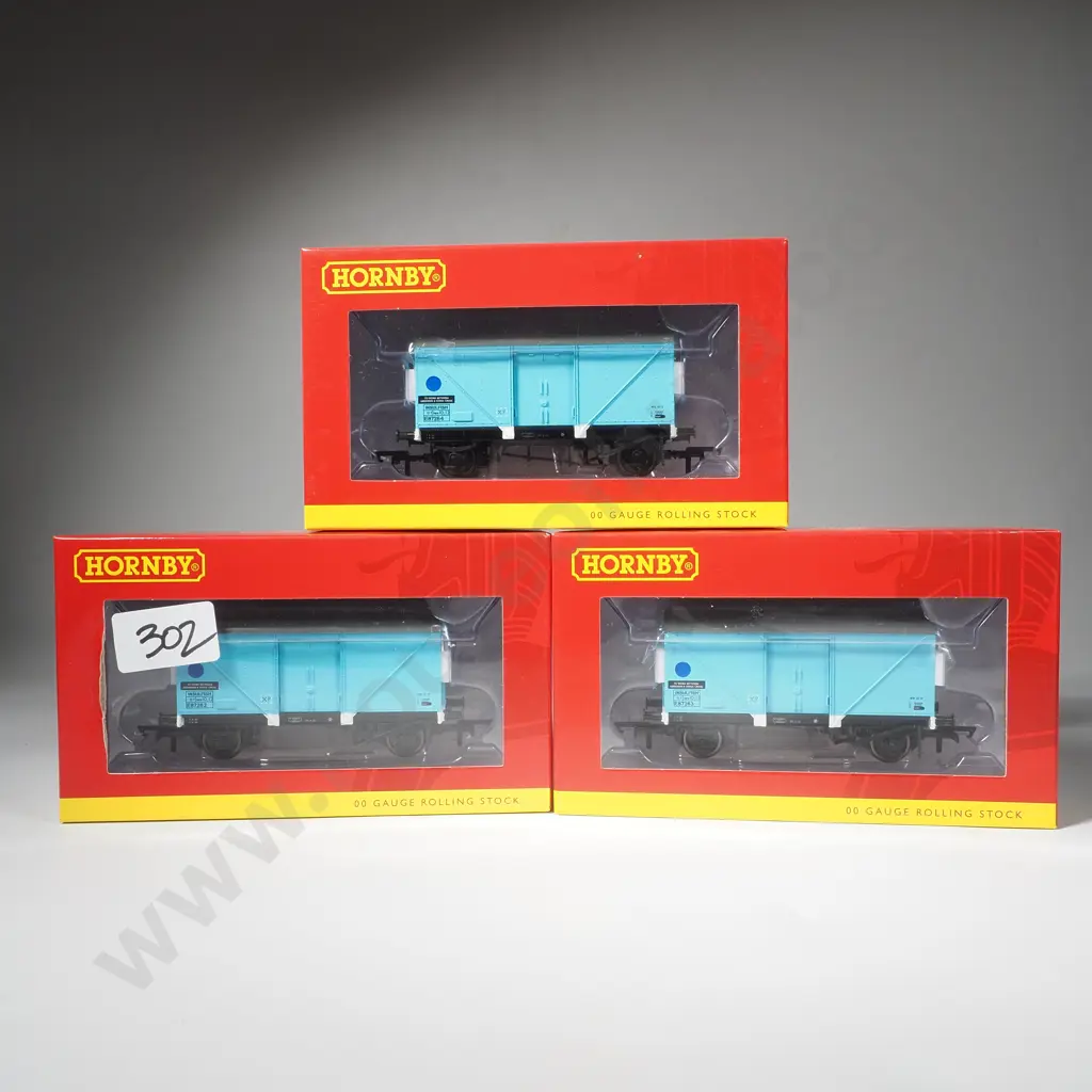 Hornby - Pack of 3 12 Ton Fish Van - Mint in Box R60115 Image 1++