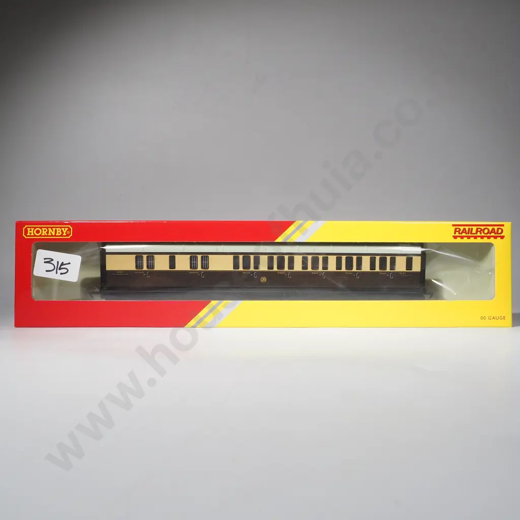 Hornby 'Railroad' - GWR Brake Coach - Mint in Box R4524 Image 1++
