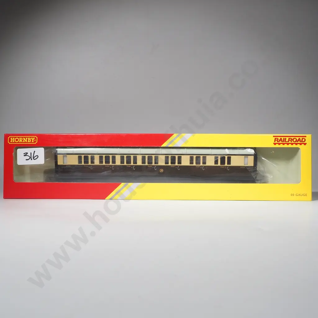 Hornby 'Railroad' - GWR Composite Coach - Mint in Box R4523 Image 1++