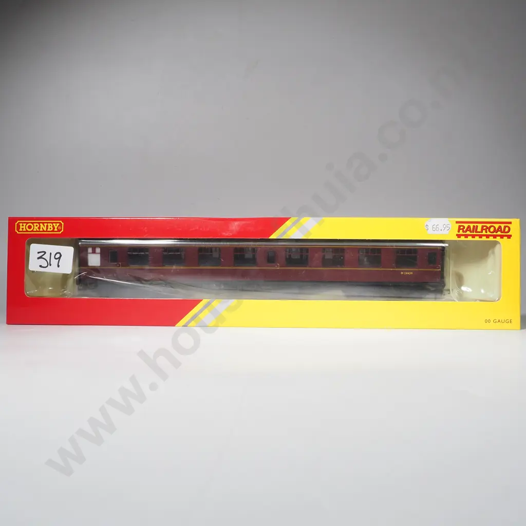 Hornby 'Railroad' - BR MKJ 2nd Class Coach - Mint in Box R4351 Image 1++