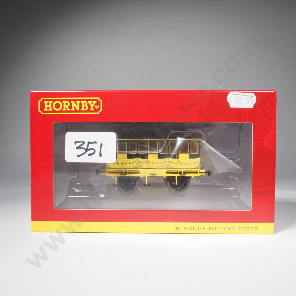 Hornby -L&MR 1st Class Coach - Mint in Box R40445 Image 1++