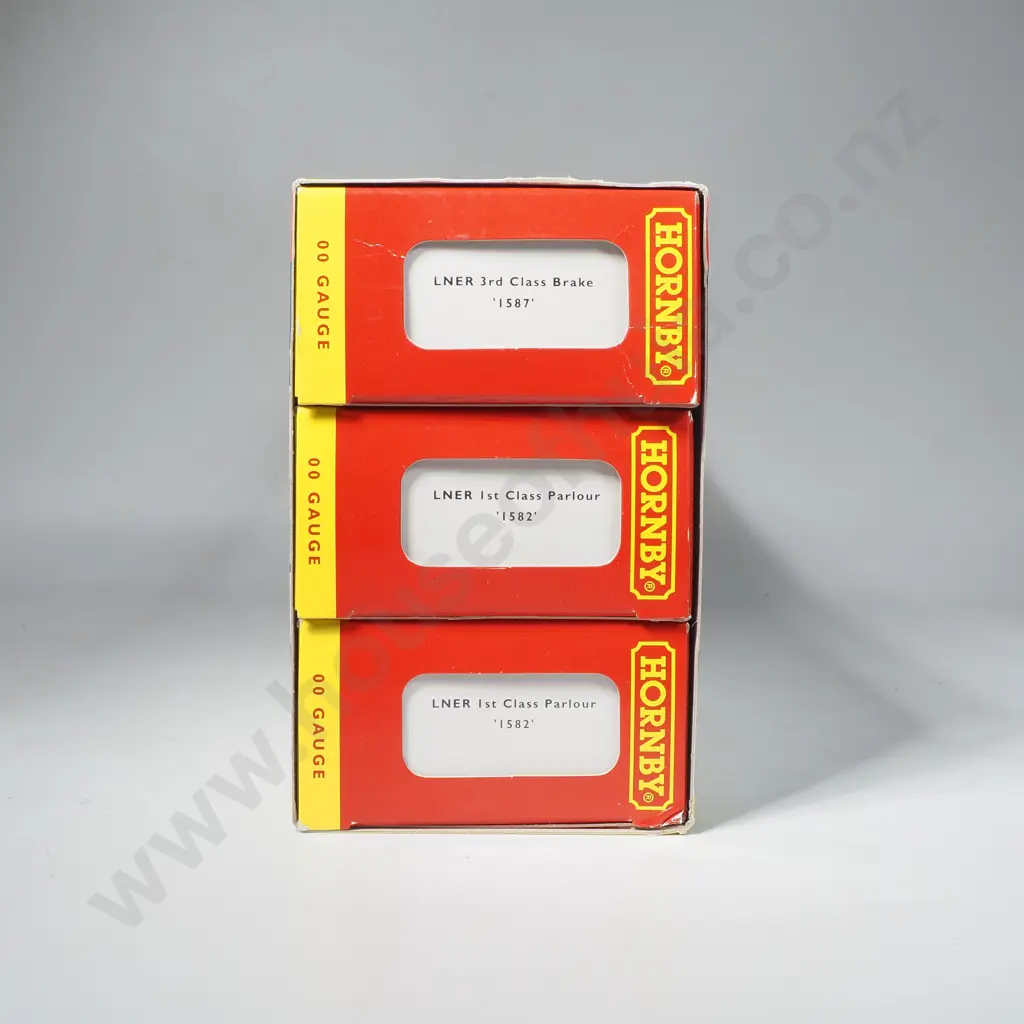 Hornby - Silver Jubilee Coach Pack - Mint in Box R4168 Image 1++