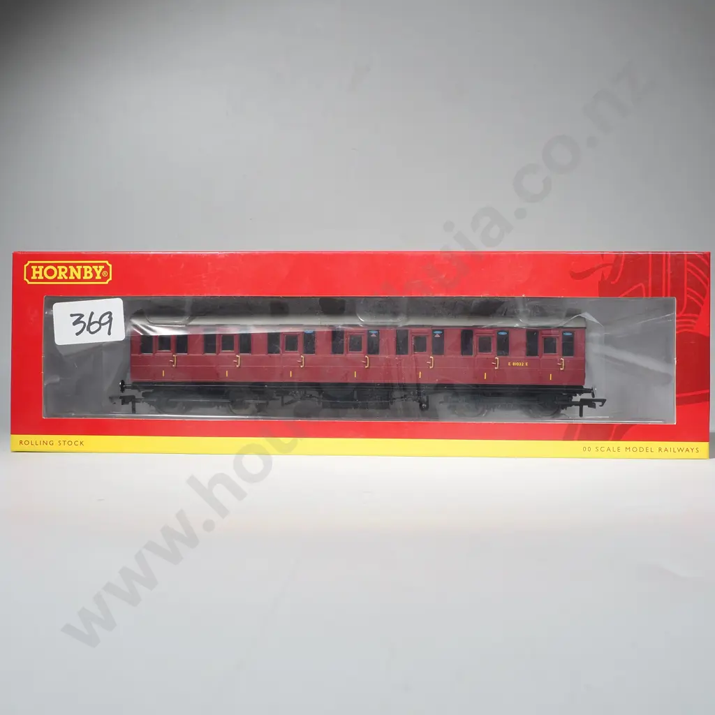 Hornby - BR Gresley Suburban 1st Class Coach - Mint in Box R4519B Image 1++