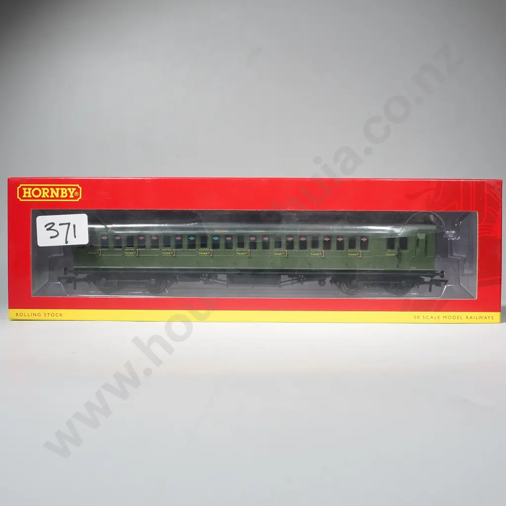 Hornby - SR Ex LSWR Non-Corridor Brake 3rd Coach- Mint in Box R4717A Image 1++