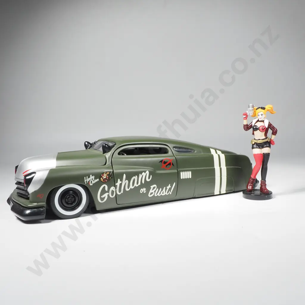 Harley Quinn & 1951 Mercury Image 1++