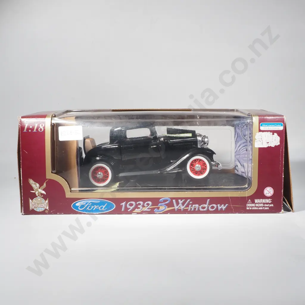 Ford 1932 3 Window - Road Legends 1:18 Image 1++
