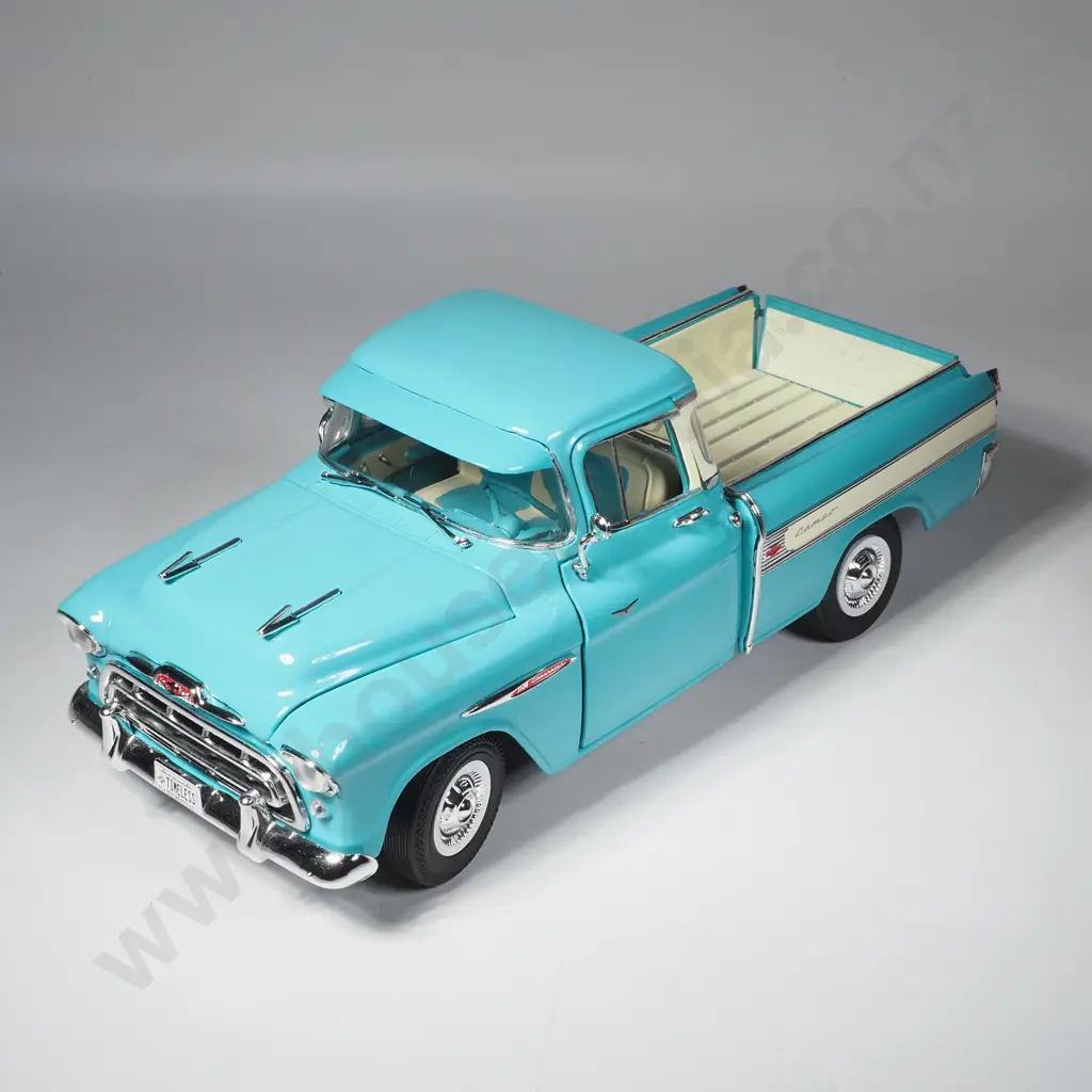 1957 Chevy Cameo - Pickup Turquoise 1:18 Image 1++