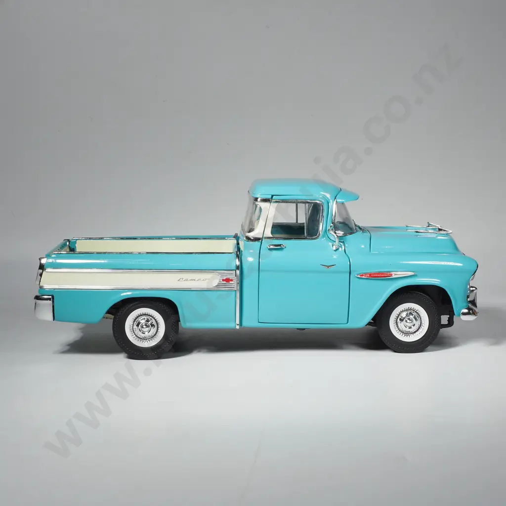 1957 Chevy Cameo - Pickup Turquoise 1:18 Image 1++