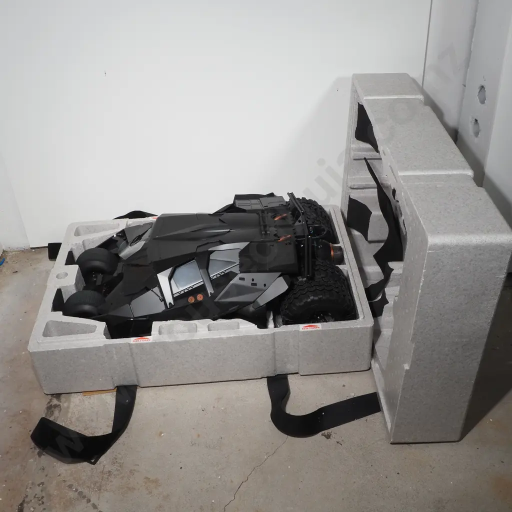 Batmoblie - Collectable Vehicle 1:6 Image 1++