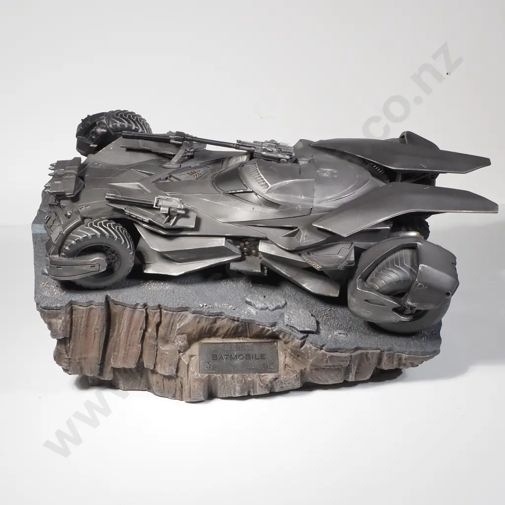 Batmobile - MC-16 Image 1++