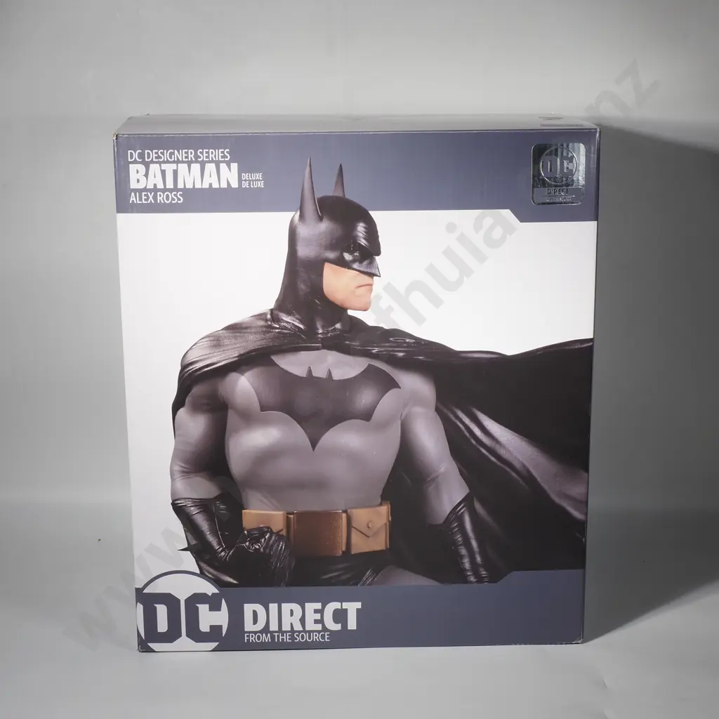 DC Designer Series: Batman - Alex Ross Deluxe Statue 1:6 LE: 591/5000 Image 1++