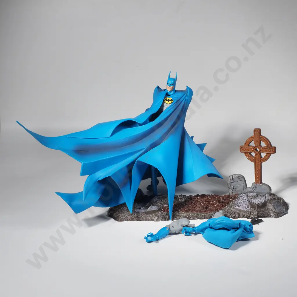 Batman Figure - Art of Todd McFarlane Gold Label Collection Image 1++