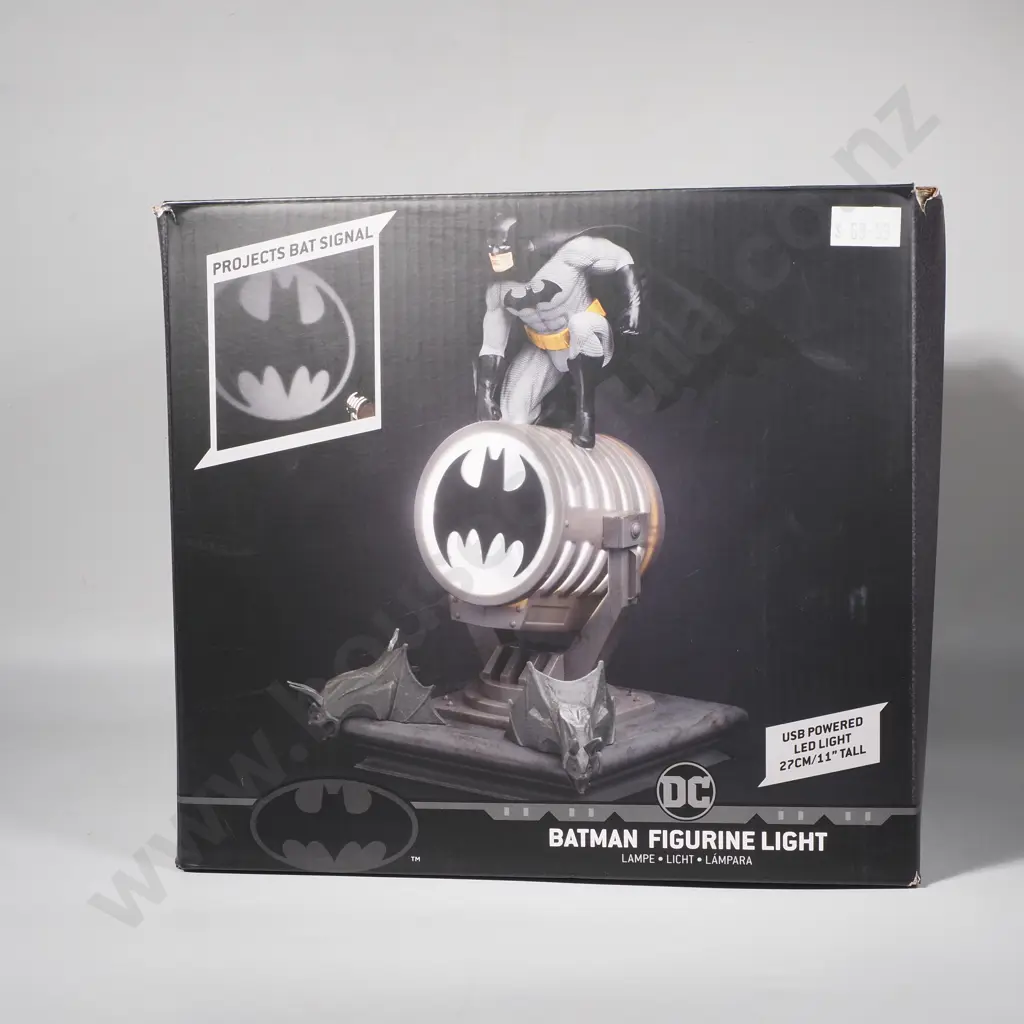 Batman Figure Light - 27cm/11 Tall Image 1++