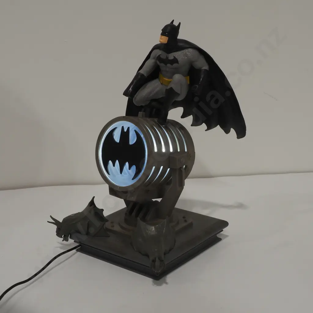 Batman Figure Light - 27cm/11 Tall Image 1++
