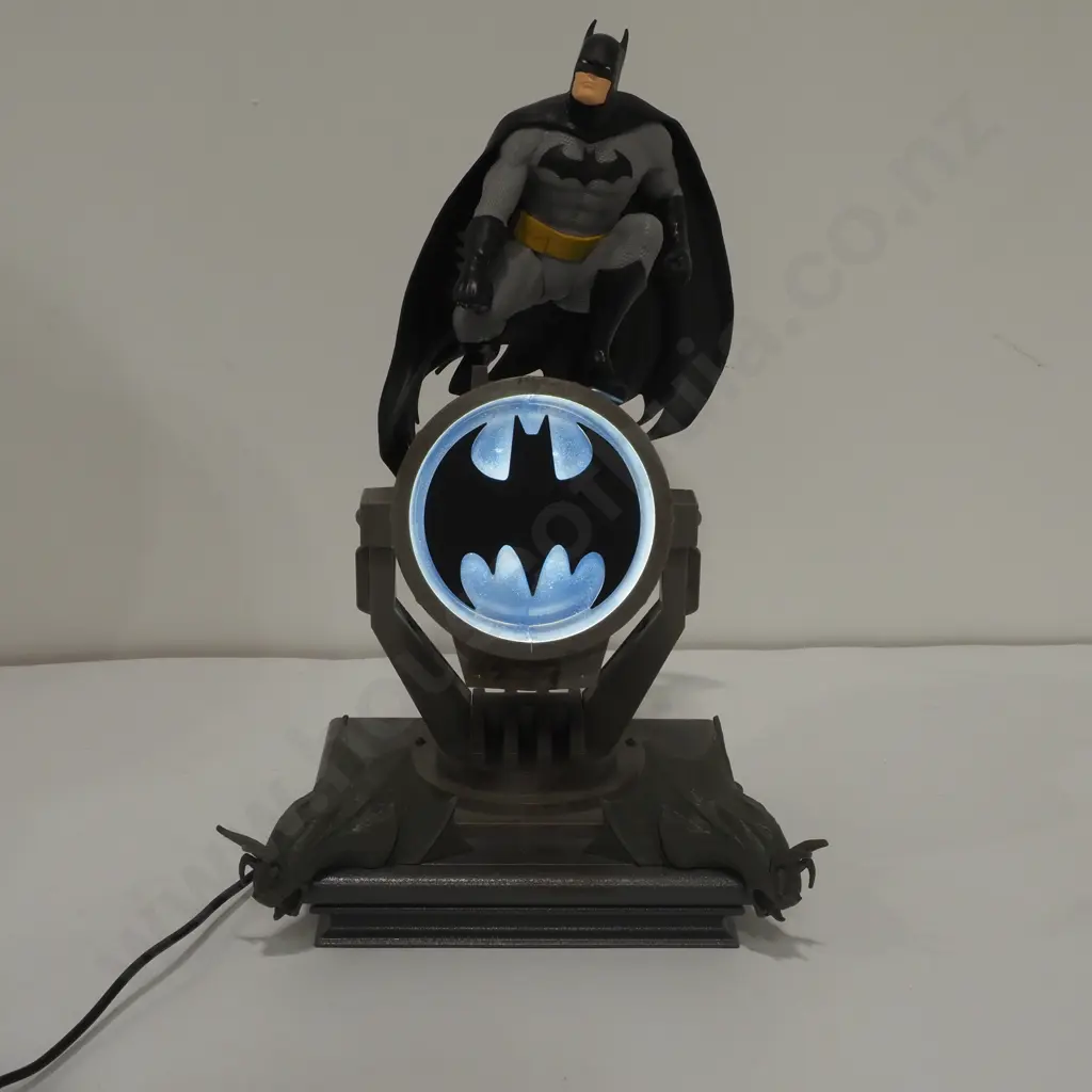 Batman Figure Light - 27cm/11 Tall Image 1++