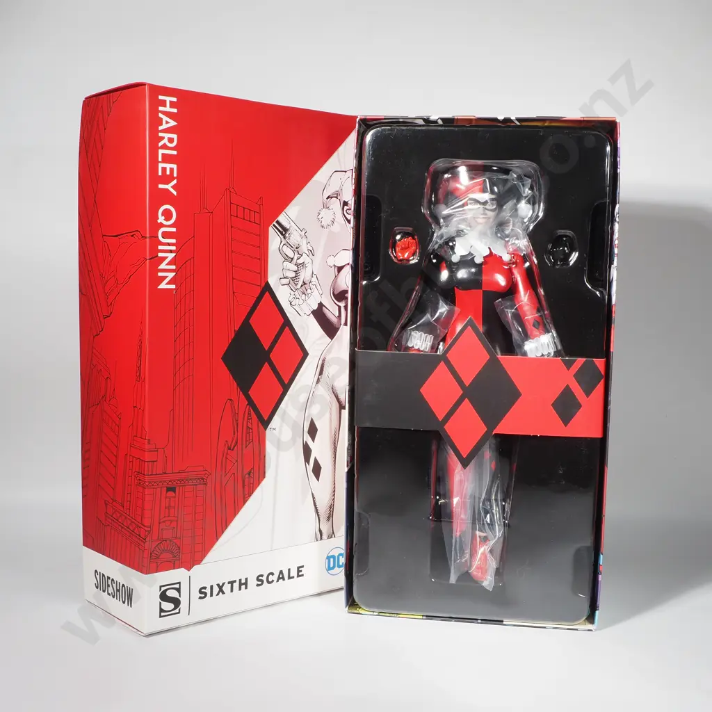 Harley Quinn Action Figure - 1:6 & Display Dome Image 1++