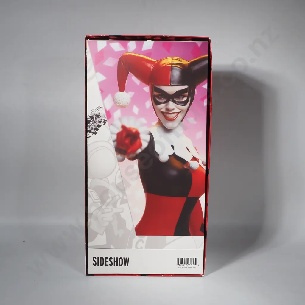 Harley Quinn Action Figure - 1:6 & Display Dome Image 1++