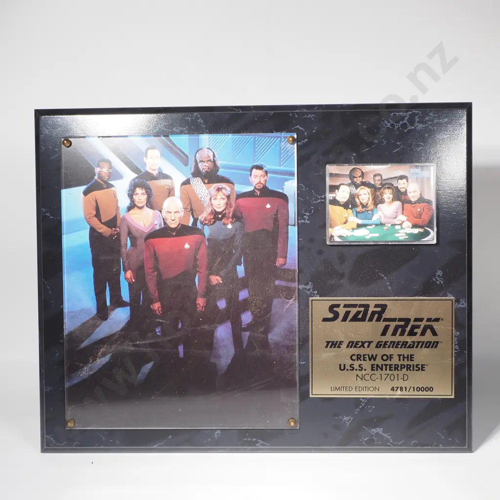 Star Trek: The Next Generation Collectable Wall  Plaque Featuring the Crew of the USS Enterprise Image 1++