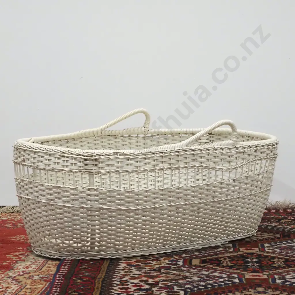 White Plastic Moses Basket Image 1++