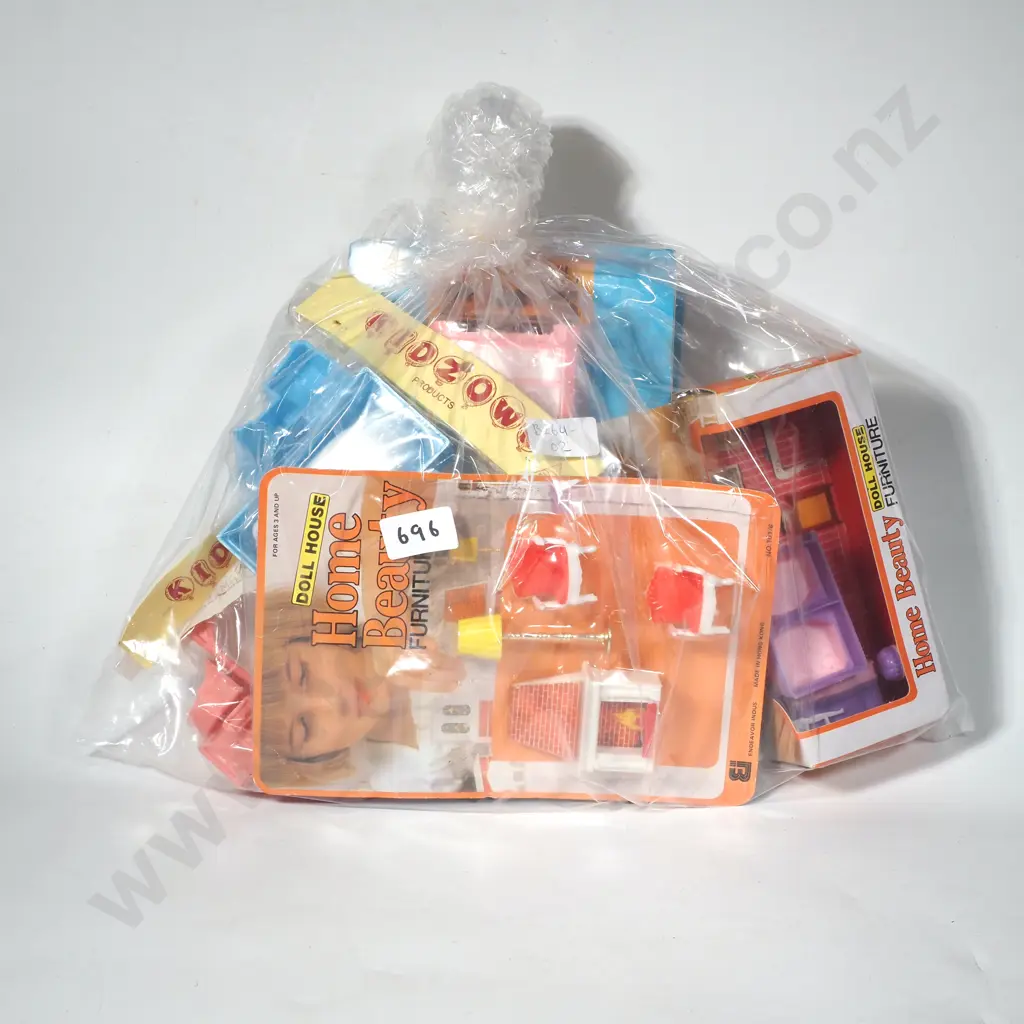 Assorted Selection Of Dolls House Furniture Image 1++