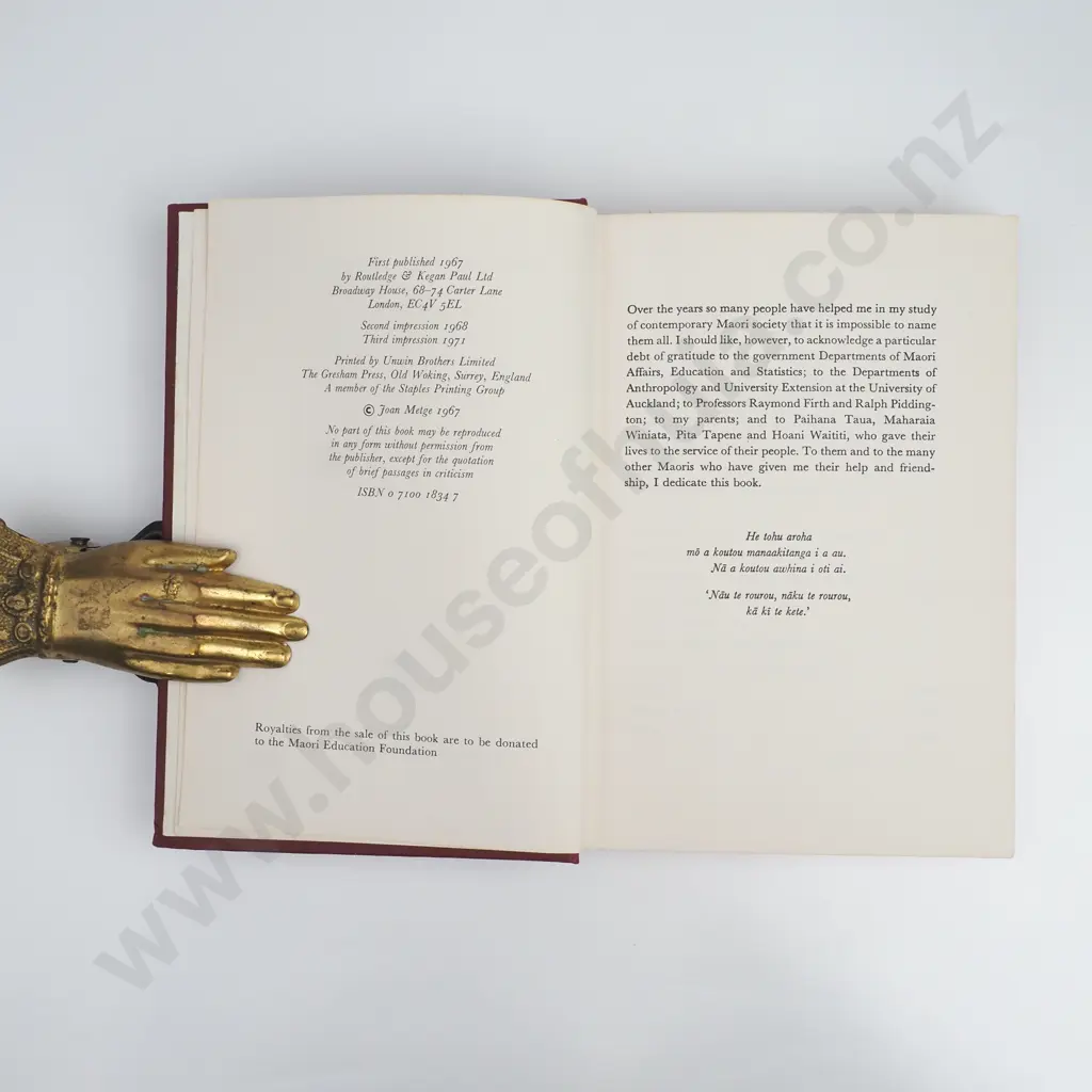 Metge, Joan - The Maoris of New Zealand, Third Edition, Routledge & Kegan Paul, London, 1971 Image 1++