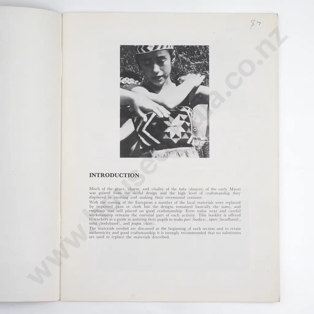 The Arts of the Maori Instructional Booklet - 'Ceremonial Costume' Image 1++