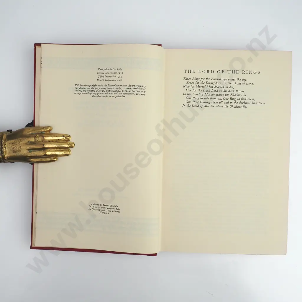 J.R.R Tolkien - 'The Two Towers' George Allen & Unwin, Fourth Impression (1956) Image 1++