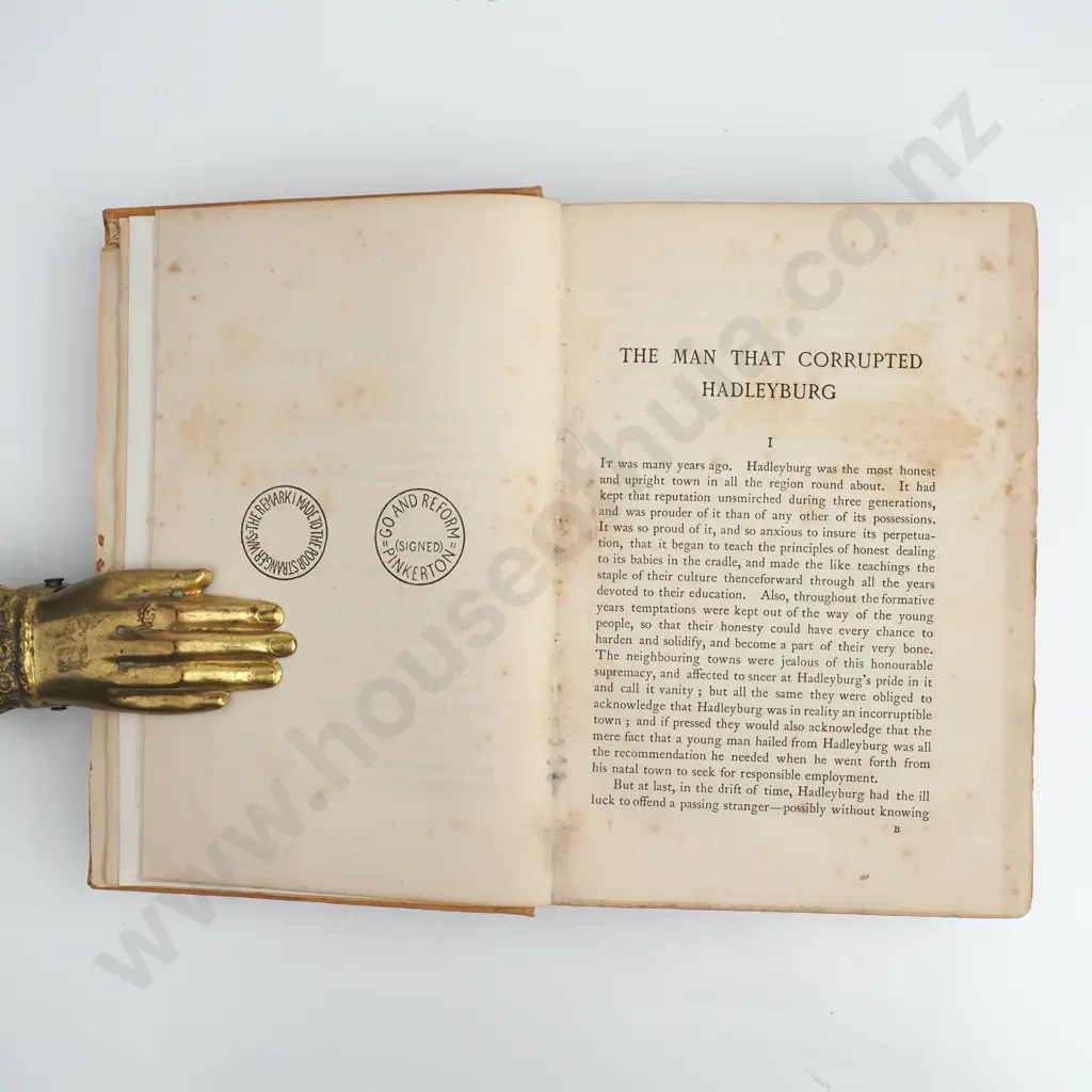 Mark Twain - 'The Man That Corrupted Hadleyburg Etc.' Chatto & Windus, First Edition (1900) Image 1++