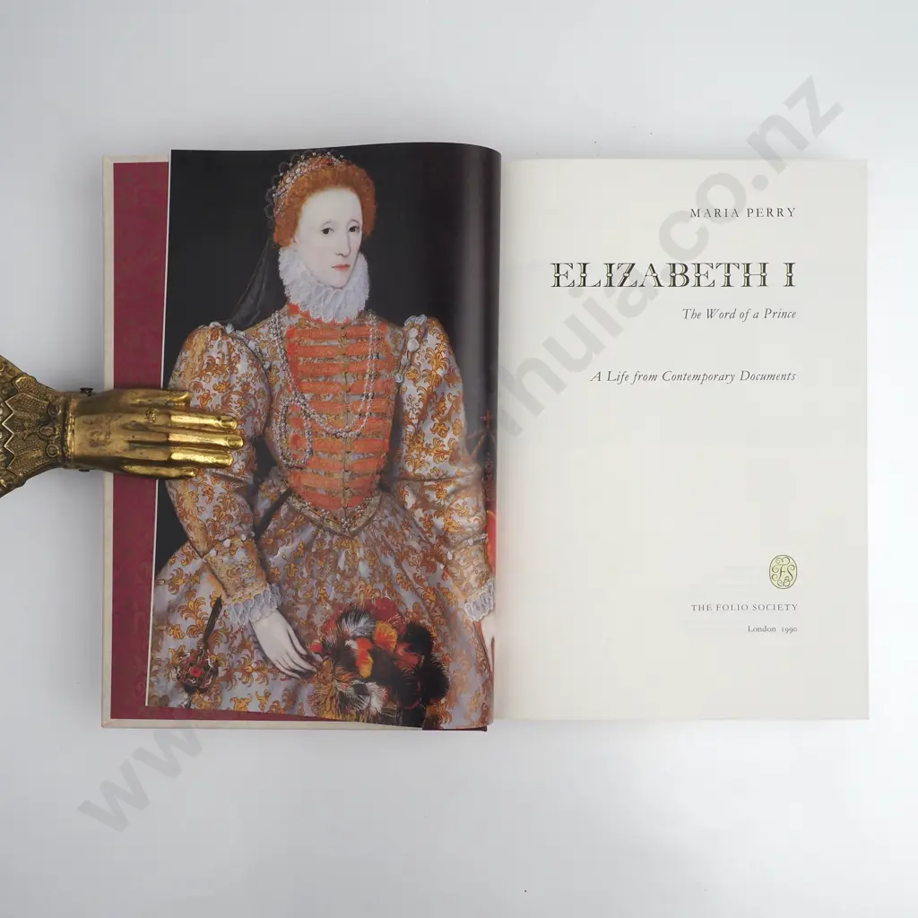 Perry, Maria; Elizabeth I Image 1++
