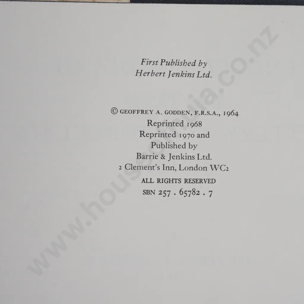 Geoffrey A Godden, 'Encyclopaedia of British Pottery & Porcelain Marks', Publisher: Crown, New York 1964 Image 1++