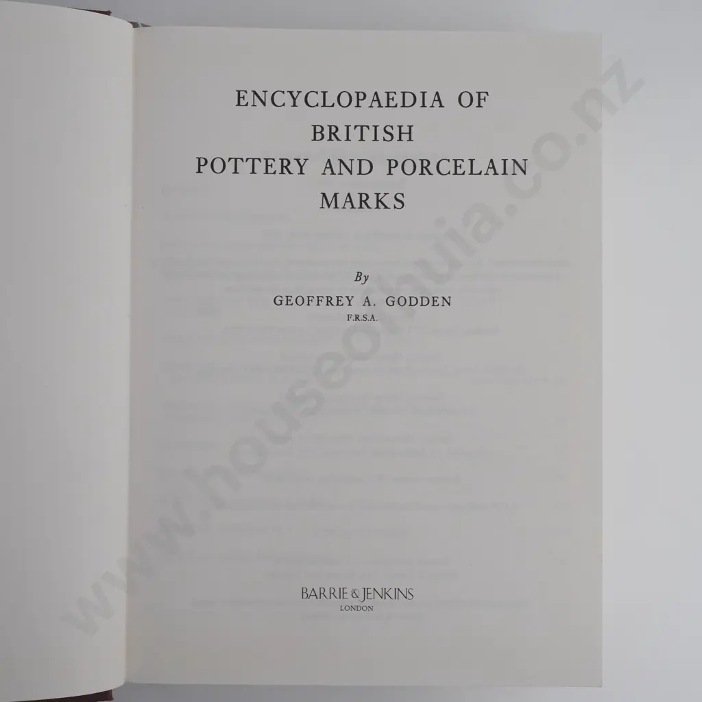 Geoffrey A. Godden - Encyclopaedia Of British Pottery and Porcelain Marks, Hardcover Image 1++