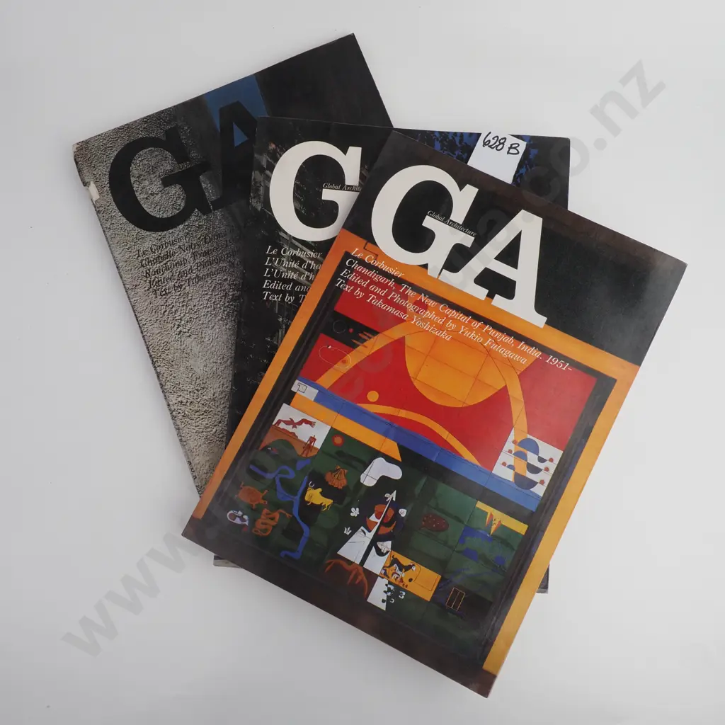 3 Global Architecture Volumes (Le Corbusier) Image 1++