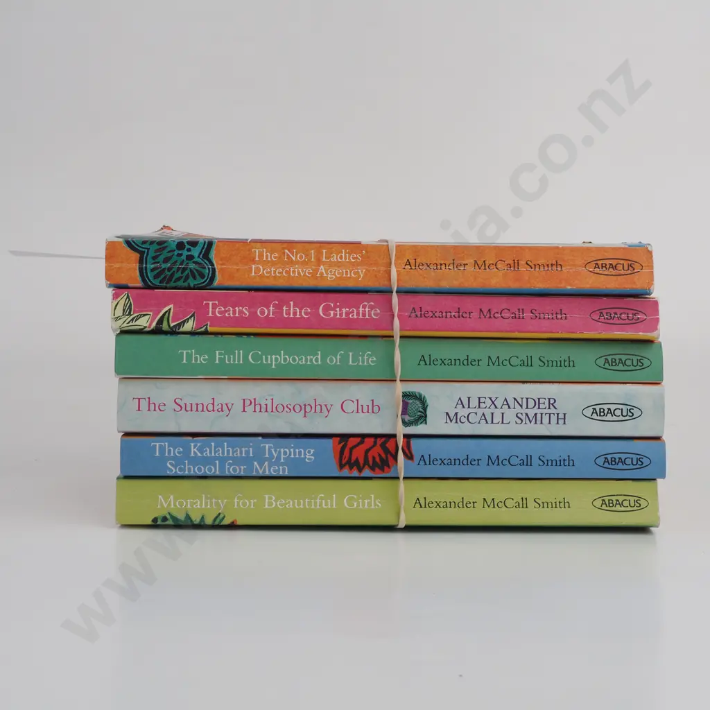 Six Volumes of 'The No1 Ladies' Detective Agency' Alexander McCall Smith Image 1++
