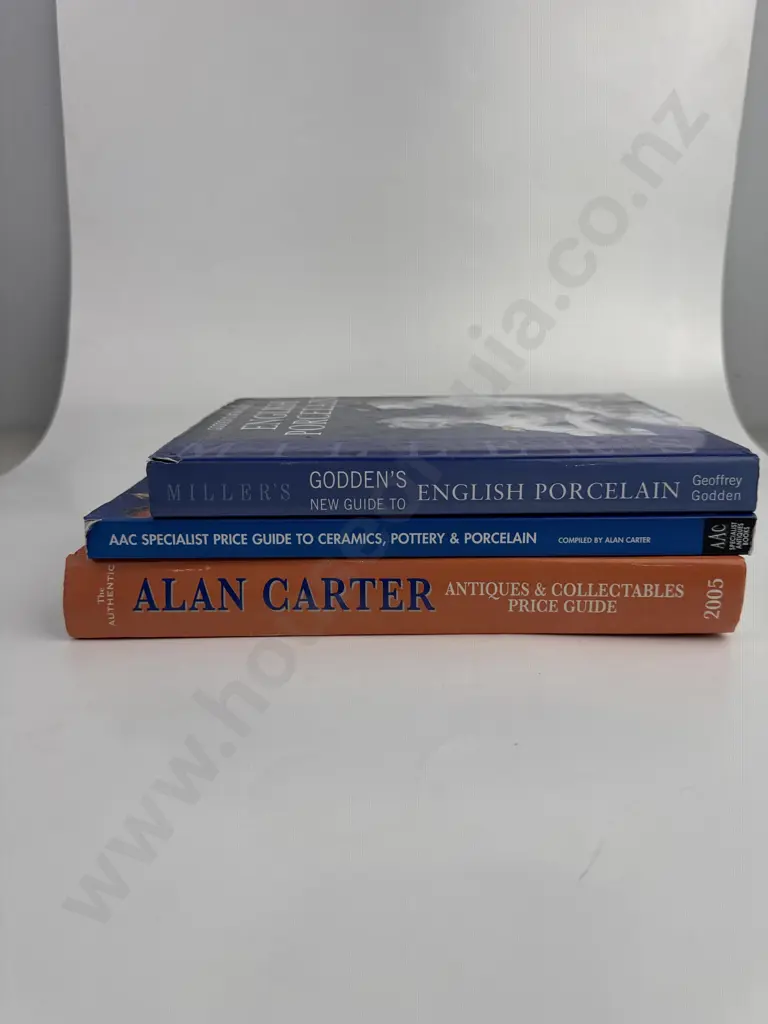 Three Books on Antiques Image 1++