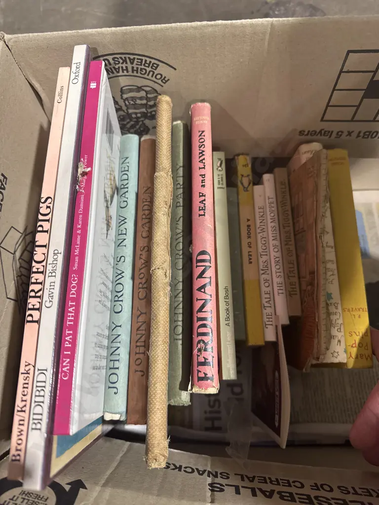 Assorted Lot of Nineteen Children's' Books Image 1++