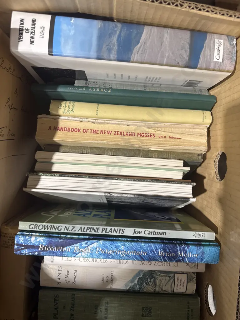 Large Quantity of NZ Flora & Fauna Books Image 1++