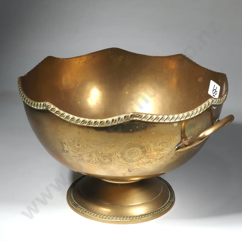 Large Brass Table Top Fruit Bowl Image 1++